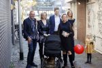 Noordwijk 28 oktober 2021
Boekrpresentatie van Erica Meiland in de winkel van Montana. Aanwezig Martien Meiland Maxime Meiland met claire en Vive. Ook Montana en haar vriend Dirk Hoogstraten zijn er natuurlijk. Erica geeft het boek dat geschreven is door Jan Dijkgraaf aan haar 92 jarige moeder.