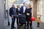Noordwijk 28 oktober 2021
Boekrpresentatie van Erica Meiland in de winkel van Montana. Aanwezig Martien Meiland Maxime Meiland met claire en Vive. Ook Montana en haar vriend Dirk Hoogstraten zijn er natuurlijk. Erica geeft het boek dat geschreven is door Jan Dijkgraaf aan haar 92 jarige moeder.