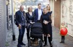Noordwijk 28 oktober 2021
Boekrpresentatie van Erica Meiland in de winkel van Montana. Aanwezig Martien Meiland Maxime Meiland met claire en Vive. Ook Montana en haar vriend Dirk Hoogstraten zijn er natuurlijk. Erica geeft het boek dat geschreven is door Jan Dijkgraaf aan haar 92 jarige moeder.