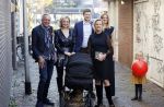 Noordwijk 28 oktober 2021
Boekrpresentatie van Erica Meiland in de winkel van Montana. Aanwezig Martien Meiland Maxime Meiland met claire en Vive. Ook Montana en haar vriend Dirk Hoogstraten zijn er natuurlijk. Erica geeft het boek dat geschreven is door Jan Dijkgraaf aan haar 92 jarige moeder.
