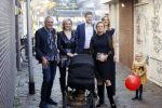 Noordwijk 28 oktober 2021
Boekrpresentatie van Erica Meiland in de winkel van Montana. Aanwezig Martien Meiland Maxime Meiland met claire en Vive. Ook Montana en haar vriend Dirk Hoogstraten zijn er natuurlijk. Erica geeft het boek dat geschreven is door Jan Dijkgraaf aan haar 92 jarige moeder.