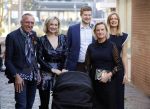 Noordwijk 28 oktober 2021
Boekrpresentatie van Erica Meiland in de winkel van Montana. Aanwezig Martien Meiland Maxime Meiland met claire en Vive. Ook Montana en haar vriend Dirk Hoogstraten zijn er natuurlijk. Erica geeft het boek dat geschreven is door Jan Dijkgraaf aan haar 92 jarige moeder.
