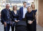 Noordwijk 28 oktober 2021
Boekrpresentatie van Erica Meiland in de winkel van Montana. Aanwezig Martien Meiland Maxime Meiland met claire en Vive. Ook Montana en haar vriend Dirk Hoogstraten zijn er natuurlijk. Erica geeft het boek dat geschreven is door Jan Dijkgraaf aan haar 92 jarige moeder.