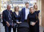 Noordwijk 28 oktober 2021
Boekrpresentatie van Erica Meiland in de winkel van Montana. Aanwezig Martien Meiland Maxime Meiland met claire en Vive. Ook Montana en haar vriend Dirk Hoogstraten zijn er natuurlijk. Erica geeft het boek dat geschreven is door Jan Dijkgraaf aan haar 92 jarige moeder.