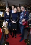 Noordwijk 28 oktober 2021
Boekrpresentatie van Erica Meiland in de winkel van Montana. Aanwezig Martien Meiland Maxime Meiland met claire en Vive. Ook Montana en haar vriend Dirk Hoogstraten zijn er natuurlijk. Erica geeft het boek dat geschreven is door Jan Dijkgraaf aan haar 92 jarige moeder.