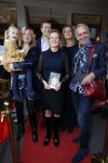 Noordwijk 28 oktober 2021
Boekrpresentatie van Erica Meiland in de winkel van Montana. Aanwezig Martien Meiland Maxime Meiland met claire en Vive. Ook Montana en haar vriend Dirk Hoogstraten zijn er natuurlijk. Erica geeft het boek dat geschreven is door Jan Dijkgraaf aan haar 92 jarige moeder.