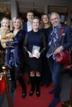 Noordwijk 28 oktober 2021
Boekrpresentatie van Erica Meiland in de winkel van Montana. Aanwezig Martien Meiland Maxime Meiland met claire en Vive. Ook Montana en haar vriend Dirk Hoogstraten zijn er natuurlijk. Erica geeft het boek dat geschreven is door Jan Dijkgraaf aan haar 92 jarige moeder.