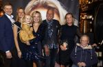 Noordwijk 28 oktober 2021
Boekrpresentatie van Erica Meiland in de winkel van Montana. Aanwezig Martien Meiland Maxime Meiland met claire en Vive. Ook Montana en haar vriend Dirk Hoogstraten zijn er natuurlijk. Erica geeft het boek dat geschreven is door Jan Dijkgraaf aan haar 92 jarige moeder.