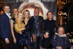 Noordwijk 28 oktober 2021
Boekrpresentatie van Erica Meiland in de winkel van Montana. Aanwezig Martien Meiland Maxime Meiland met claire en Vive. Ook Montana en haar vriend Dirk Hoogstraten zijn er natuurlijk. Erica geeft het boek dat geschreven is door Jan Dijkgraaf aan haar 92 jarige moeder.