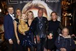 Noordwijk 28 oktober 2021
Boekrpresentatie van Erica Meiland in de winkel van Montana. Aanwezig Martien Meiland Maxime Meiland met claire en Vive. Ook Montana en haar vriend Dirk Hoogstraten zijn er natuurlijk. Erica geeft het boek dat geschreven is door Jan Dijkgraaf aan haar 92 jarige moeder.