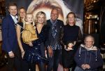 Noordwijk 28 oktober 2021
Boekrpresentatie van Erica Meiland in de winkel van Montana. Aanwezig Martien Meiland Maxime Meiland met claire en Vive. Ook Montana en haar vriend Dirk Hoogstraten zijn er natuurlijk. Erica geeft het boek dat geschreven is door Jan Dijkgraaf aan haar 92 jarige moeder.