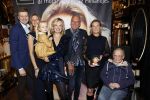 Noordwijk 28 oktober 2021
Boekrpresentatie van Erica Meiland in de winkel van Montana. Aanwezig Martien Meiland Maxime Meiland met claire en Vive. Ook Montana en haar vriend Dirk Hoogstraten zijn er natuurlijk. Erica geeft het boek dat geschreven is door Jan Dijkgraaf aan haar 92 jarige moeder.