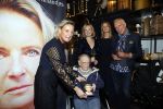 Noordwijk 28 oktober 2021
Boekrpresentatie van Erica Meiland in de winkel van Montana. Aanwezig Martien Meiland Maxime Meiland met claire en Vive. Ook Montana en haar vriend Dirk Hoogstraten zijn er natuurlijk. Erica geeft het boek dat geschreven is door Jan Dijkgraaf aan haar 92 jarige moeder.