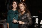 Amsterdam 1 november 2021
Lunch en uitreiking stong woman award in apollo hotel. Fidan Ekiz werd winnaar . Fidan met haar zus