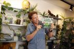 Amsterdam 6 november 2021
Freek Vonk bij zijn pop up store voor zijn nieuwe boek