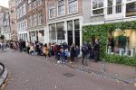 Amsterdam 6 november 2021
Freek Vonk bij zijn pop up store voor zijn nieuwe boek