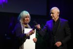 Amsterdam 24 oktober 2021
Willeke Alberti krijgt de blijvend applaus prijs in de kleine  Komedie. Zoon Johnny de Mol is ook aanwezig. Frits Spits reikt de prijs uit