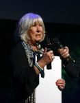 Amsterdam 24 oktober 2021
Willeke Alberti krijgt de blijvend applaus prijs in de kleine  Komedie. Zoon Johnny de Mol is ook aanwezig. Frits Spits reikt de prijs uit