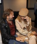 Amsterdam 30 oktober 2021
Boekpresentatie Jim bakkum in hotel Krasnapolsy.
Jim reikt het eerste boek uit aan zijn kinderen. Ook zijn vrouw Bettina Holwerda is natuurlijk aanwezig. Glennis Grace en Carlo Boszhard