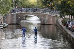 Amsterdam 11 oktober 2021
Twee mannen met Sub op grachten van Amsterdam