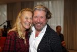Amsterdam 30 oktober 2021
Boekpresentatie Jim bakkum in hotel Krasnapolsy.
Jim reikt het eerste boek uit aan zijn kinderen. Ook zijn vrouw Bettina Holwerda is natuurlijk aanwezig. Henk jan Smit kweam met zijn vrouw
