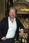 Amsterdam 30 oktober 2021
Boekpresentatie Jim bakkum in hotel Krasnapolsy.
Jim reikt het eerste boek uit aan zijn kinderen. Ook zijn vrouw Bettina Holwerda is natuurlijk aanwezig