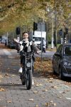 Amsterdam 5 november 2021
Holly Brood op haar electrische fiets in Amsterdam zuid