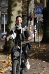 Amsterdam 5 november 2021
Holly Brood op haar electrische fiets in Amsterdam zuid