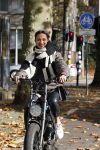 Amsterdam 5 november 2021
Holly Brood op haar electrische fiets in Amsterdam zuid
