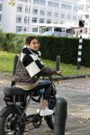 Amsterdam 5 november 2021
Holly Brood op haar electrische fiets in Amsterdam zuid