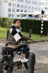 Amsterdam 5 november 2021
Holly Brood op haar electrische fiets in Amsterdam zuid