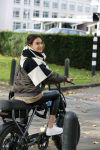Amsterdam 5 november 2021
Holly Brood op haar electrische fiets in Amsterdam zuid