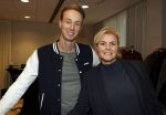 Amsterdam 30 oktober 2021
Boekpresentatie Jim bakkum in hotel Krasnapolsy.
Jim reikt het eerste boek uit aan zijn kinderen. Ook zijn vrouw Bettina Holwerda is natuurlijk aanwezig. Irene Moors met beste vriend Tijs