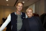 Amsterdam 30 oktober 2021
Boekpresentatie Jim bakkum in hotel Krasnapolsy.
Jim reikt het eerste boek uit aan zijn kinderen. Ook zijn vrouw Bettina Holwerda is natuurlijk aanwezig. Irene Moors met beste vriend Tijs