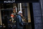Amsterdam 27 oktober 2021
Jeroen Krabbe doet boodschappen op de pc hooftstraat en rijdt daarna met zijn Biro karretje naar huis