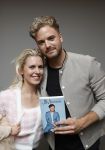 Amsterdam 30 oktober 2021
Boekpresentatie Jim bakkum in hotel Krasnapolsy.
Jim reikt het eerste boek uit aan zijn kinderen. Ook zijn vrouw Bettina Holwerda is natuurlijk aanwezig