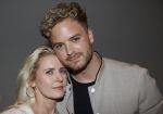 Amsterdam 30 oktober 2021
Boekpresentatie Jim bakkum in hotel Krasnapolsy.
Jim reikt het eerste boek uit aan zijn kinderen. Ook zijn vrouw Bettina Holwerda is natuurlijk aanwezig
