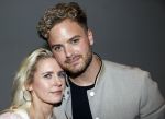 Amsterdam 30 oktober 2021
Boekpresentatie Jim bakkum in hotel Krasnapolsy.
Jim reikt het eerste boek uit aan zijn kinderen. Ook zijn vrouw Bettina Holwerda is natuurlijk aanwezig