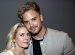 Amsterdam 30 oktober 2021
Boekpresentatie Jim bakkum in hotel Krasnapolsy.
Jim reikt het eerste boek uit aan zijn kinderen. Ook zijn vrouw Bettina Holwerda is natuurlijk aanwezig