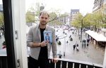 Amsterdam 30 oktober 2021
Boekpresentatie Jim bakkum in hotel Krasnapolsy.
Jim reikt het eerste boek uit aan zijn kinderen. Ook zijn vrouw Bettina Holwerda is natuurlijk aanwezig