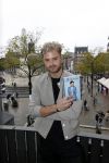 Amsterdam 30 oktober 2021
Boekpresentatie Jim bakkum in hotel Krasnapolsy.
Jim reikt het eerste boek uit aan zijn kinderen. Ook zijn vrouw Bettina Holwerda is natuurlijk aanwezig