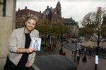 Amsterdam 30 oktober 2021
Boekpresentatie Jim bakkum in hotel Krasnapolsy.
Jim reikt het eerste boek uit aan zijn kinderen. Ook zijn vrouw Bettina Holwerda is natuurlijk aanwezig
