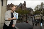 Amsterdam 30 oktober 2021
Boekpresentatie Jim bakkum in hotel Krasnapolsy.
Jim reikt het eerste boek uit aan zijn kinderen. Ook zijn vrouw Bettina Holwerda is natuurlijk aanwezig