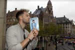 Amsterdam 30 oktober 2021
Boekpresentatie Jim bakkum in hotel Krasnapolsy.
Jim reikt het eerste boek uit aan zijn kinderen. Ook zijn vrouw Bettina Holwerda is natuurlijk aanwezig