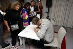 Amsterdam 30 oktober 2021
Boekpresentatie Jim bakkum in hotel Krasnapolsy.
Jim reikt het eerste boek uit aan zijn kinderen. Ook zijn vrouw Bettina Holwerda is natuurlijk aanwezig