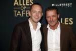 Amsterdam 1 november 2021
Premiere alles op tafel in het deLamar theater.
John de Bever met partner