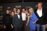 Amsterdam 1 november 2021
Premiere alles op tafel in het deLamar theater.
John de Bever met partner