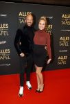Amsterdam 1 november 2021
Premiere alles op tafel in het deLamar theater.
Kimberley Klaver zwanger met partner Michel v d Bergh