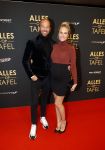 Amsterdam 1 november 2021
Premiere alles op tafel in het deLamar theater.
Kimberley Klaver zwanger met partner Michel v d Bergh