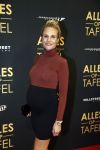 Amsterdam 1 november 2021
Premiere alles op tafel in het deLamar theater.
Kimberley Klaver zwanger met partner Michel v d Bergh